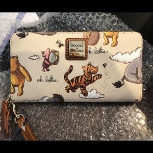 2020 Disney Parks Winnie The Pooh Wristlet Wallet